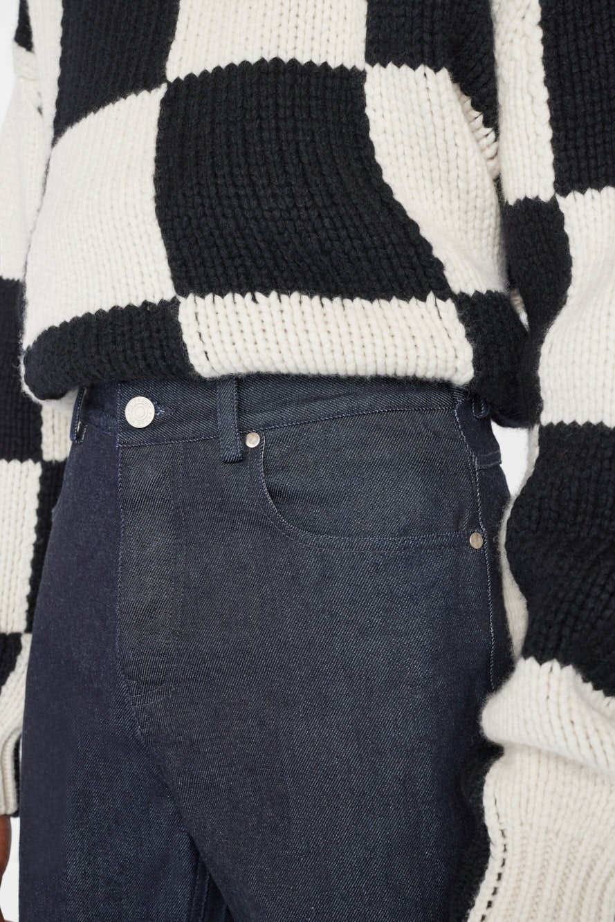 jeans waist view alt:size